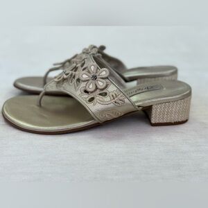 Brighton ‘Lily’ Embroidered leather sandals/thongs. Great condition. 6M